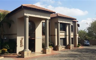 60 m² Office Space in Rooihuiskraal