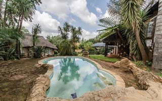 4 Bedroom House in Noordheuwel