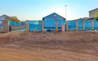 2 Bedroom House in Toekomsrus