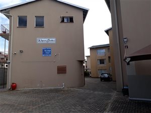 3 Bed Apartment in Witpoortjie