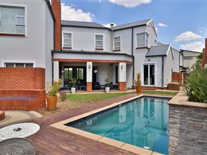5 Bed House in Helderfontein Estate