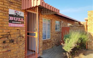 3 Bedroom Townhouse in Moreleta Park