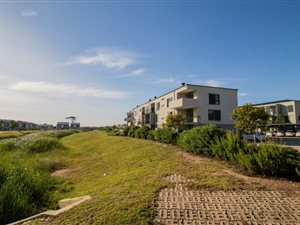 3 Bed Apartment in Somerset Lakes