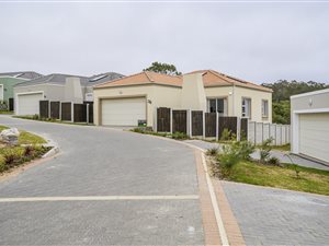 3 Bed House in Westbrook