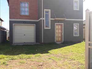 4 Bed Duplex in Albertsdal