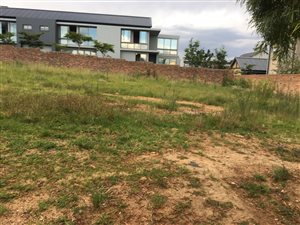 1016 m² Land available in Waterfall Country Estate