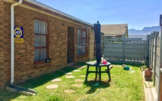 3 Bedroom House in Helderberg Park