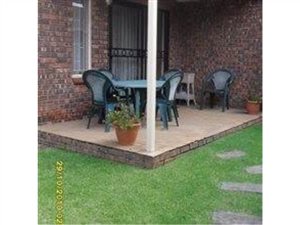 2 Bed Townhouse in Moreleta Park