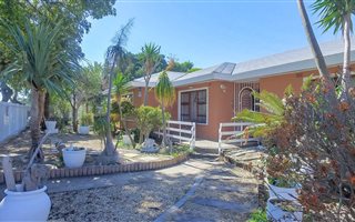 3 Bedroom House in Goodwood