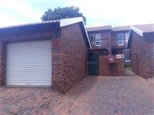 3 Bed Apartment in Kloofendal