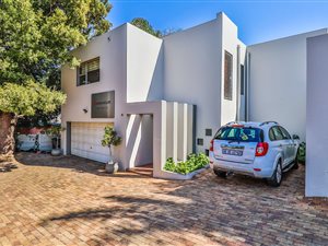 4 Bed House in Moret