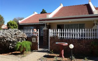 3 Bedroom House in Camelot