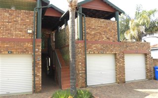 2 Bedroom Townhouse in Doornpoort and surrounds