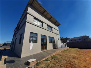 47 m² Commercial space in Silver Lakes