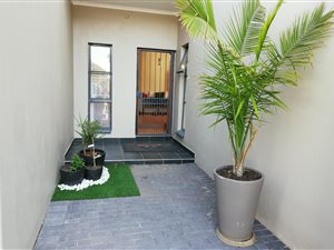 4 Bed House in Weltevreden Park
