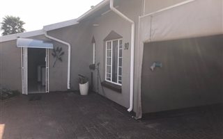 2 Bedroom Townhouse in Elspark