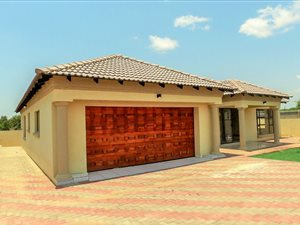 3 Bed House in Bendor