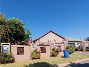 4 Bed House in Rooihuiskraal