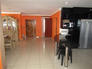 4 Bed House in Olievenhoutbosch
