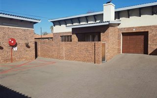 2 Bedroom House in Middelburg South