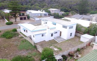 6 Bedroom House in Agulhas