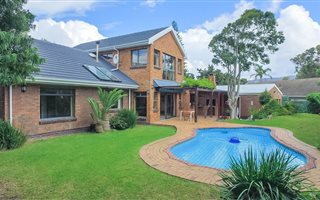 4 Bedroom House in Bergvliet