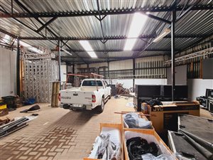 400 m² Industrial space in Strydompark