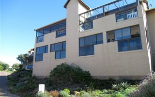 3 Bedroom Townhouse in Mossel Bay Golf Estate