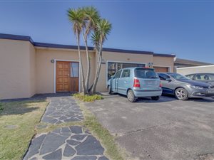 4 Bed House in Grassy Park