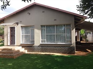 4 Bed House in Roosheuwel
