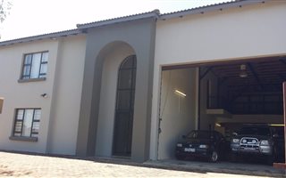 400 m² Office Space in Rooihuiskraal