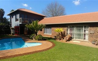 5 Bedroom House in Pierre van Ryneveld