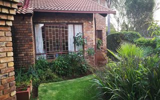 1 Bedroom Garden Cottage in Elarduspark