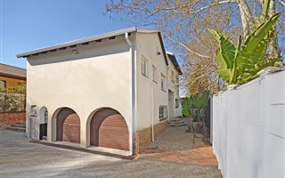 1 Bedroom Garden Cottage in East Town