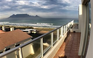 2 Bedroom Apartment in Bloubergstrand