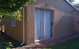 1 Bedroom Garden Cottage in Westdene
