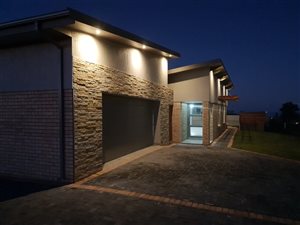 3 Bed Townhouse in Menkenkop