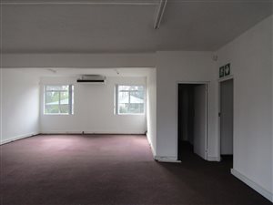 69 m² Commercial space in Hilton