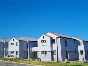 3 Bed Apartment in Island View