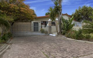 3 Bedroom House in Sandbaai