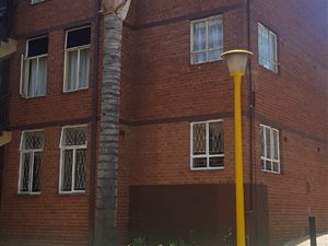3 Bed Apartment in Laudium