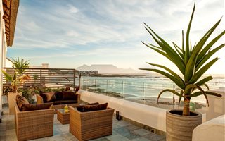 4 Bedroom House in Bloubergstrand