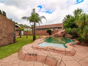 4 Bed House in Dersley
