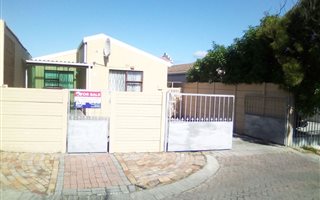 3 Bedroom House in Strandfontein