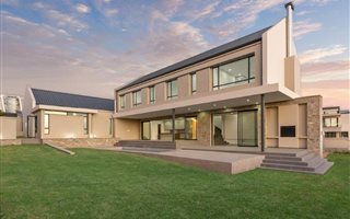3 Bedroom House in Waterfall Country Estate