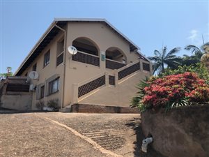8 Bed House in Stanger Manor