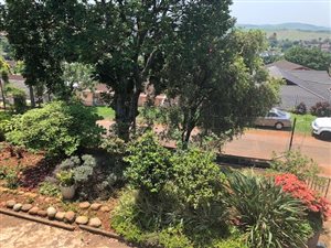 8 Bed House in Stanger Manor