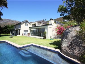 3 Bed House in Steenberg Golf Estate