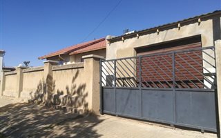 3 Bedroom House in Lombardy East