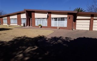 4 Bedroom House in Panorama